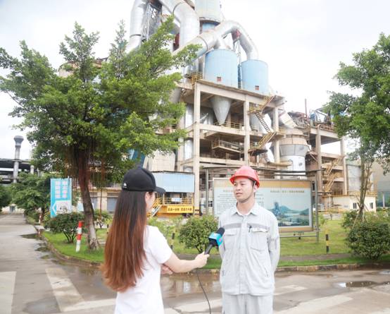 （富川华润水泥公司管理层邓乾介绍华润水泥循环经济的发展）