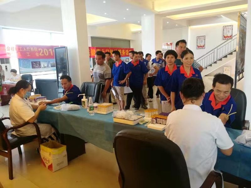 贺州市总工会免费为园区近十个企业250名职工体检