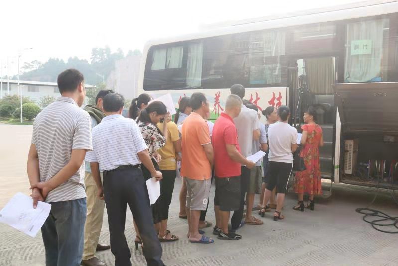 贺州市总工会免费为园区近十个企业250名职工体检