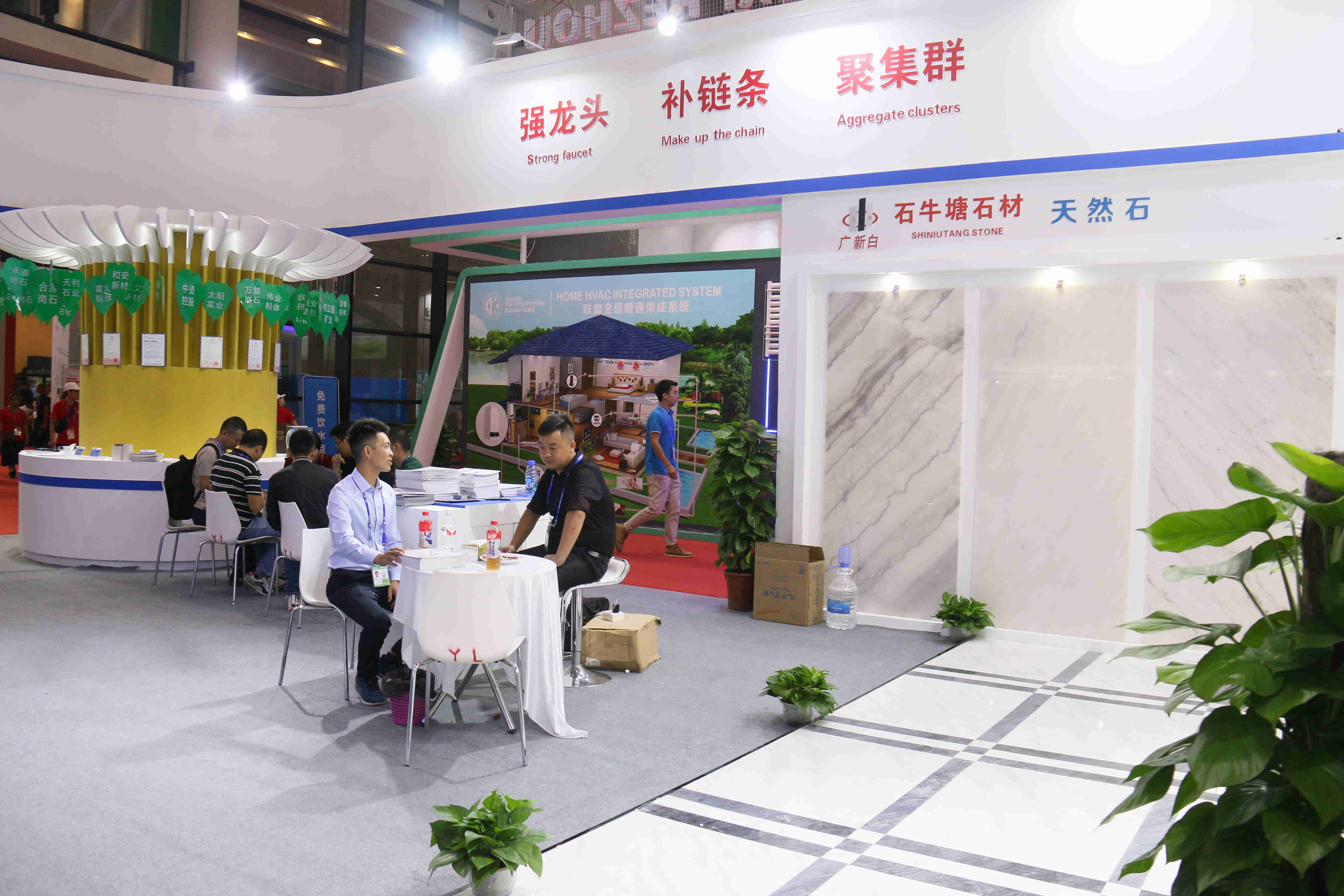 东博会：广西贺州市委书记李宏庆、市长林冠到旺高工业区碳酸钙展厅参观指导