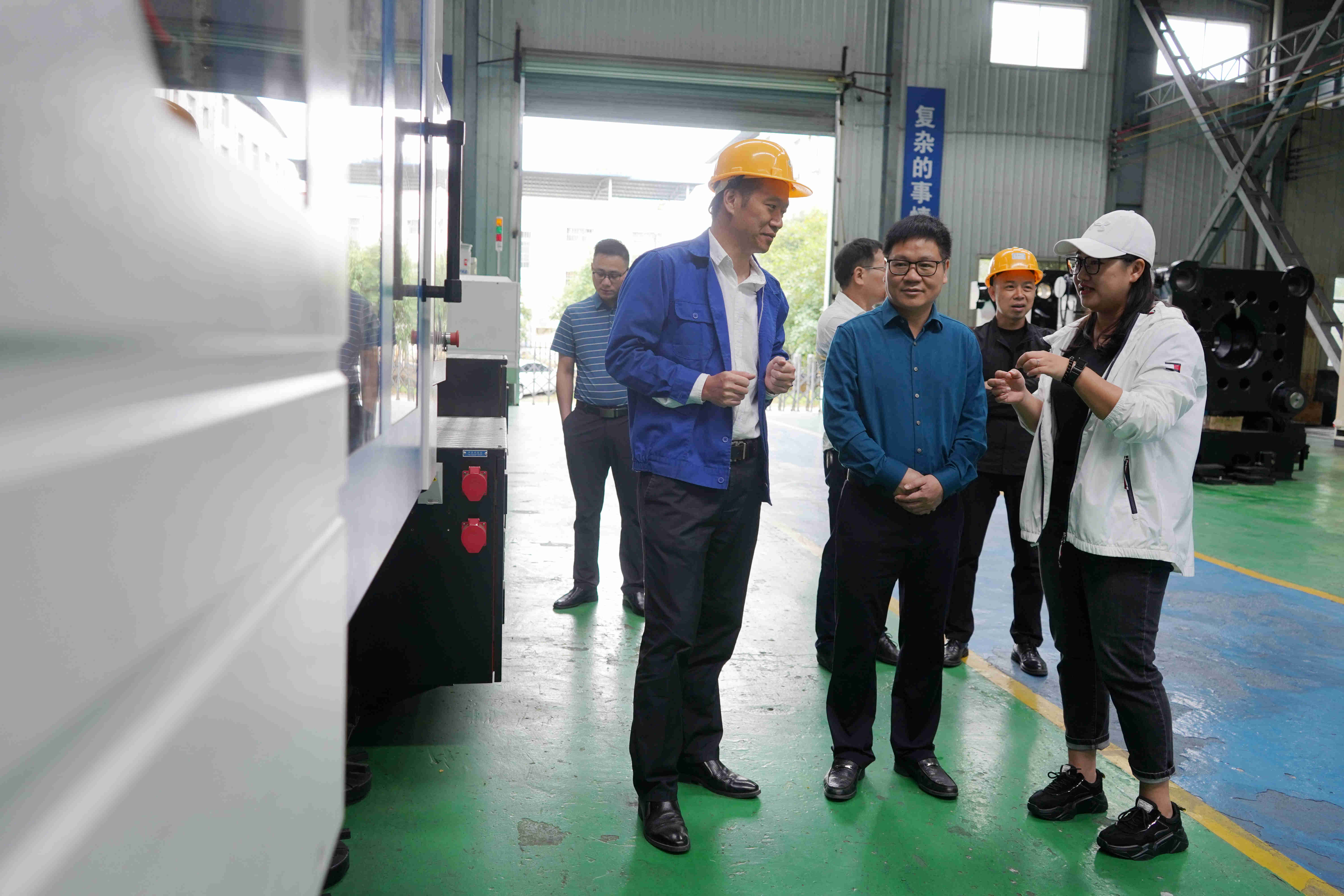 广西贺州旺高工业区到柳州市考察塑胶、环保企业